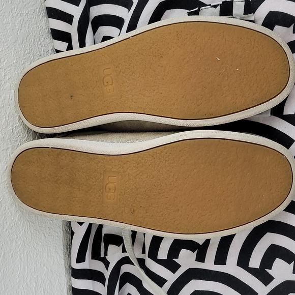 Womans size 6.5 shoe Ugg sneakers beige tan lace up - Picture 5 of 6